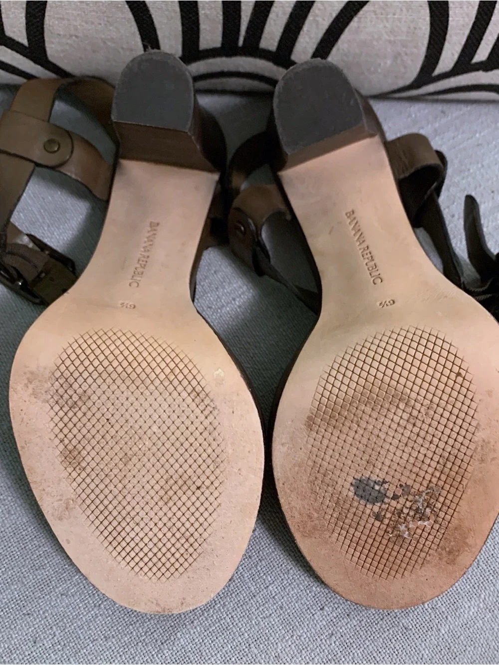 Banana Republic Strappy Sandals Heels Size 6.5